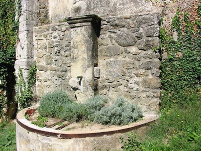 fountain of the bégude de mazenc