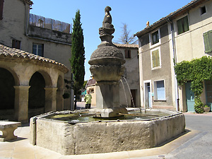 fountain of mollans sur ouvèze