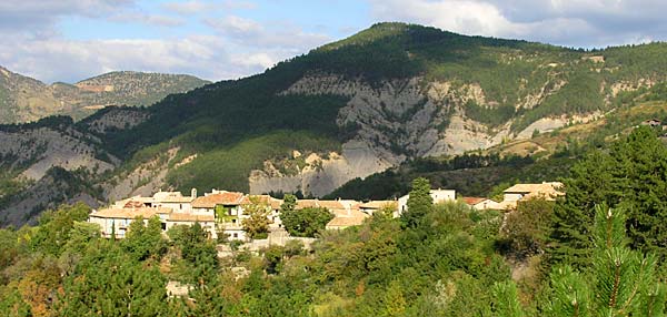 village de montréal les sources en drôme provençale