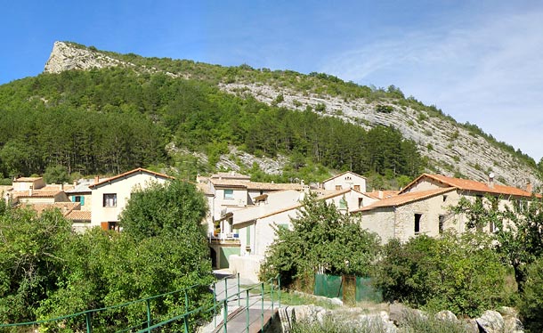village de séderon en drôme provençale