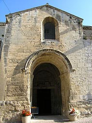 entrée église saint paul trois châteaux